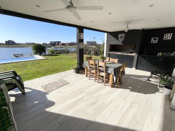 VENTA CASA A LA LAGUNA AREA 7 SAN SEBASTIAN
