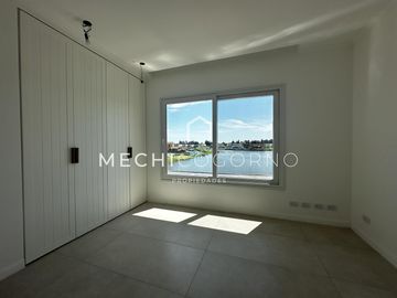 Casa en venta de 4 dormitorios en Santa Ana, Villa Nueva