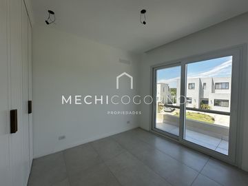 Casa en venta de 4 dormitorios en Santa Ana, Villa Nueva