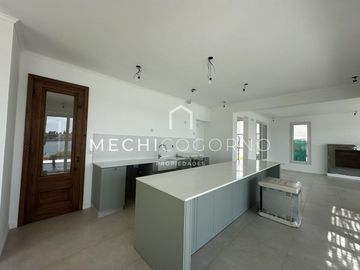 Casa en venta de 4 dormitorios en Santa Ana, Villa Nueva