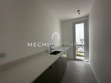 Casa en venta de 4 dormitorios en Santa Ana, Villa Nueva