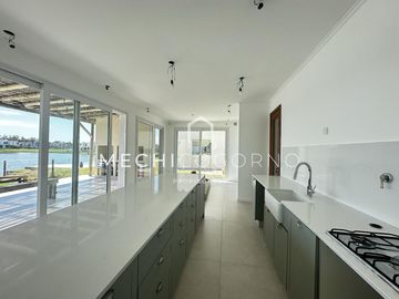 Casa en venta de 4 dormitorios en Santa Ana, Villa Nueva