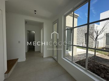 Casa en venta de 4 dormitorios en Santa Ana, Villa Nueva