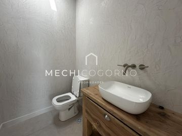 Casa en venta de 4 dormitorios en Santa Ana, Villa Nueva
