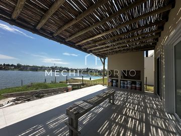 Casa en venta de 4 dormitorios en Santa Ana, Villa Nueva