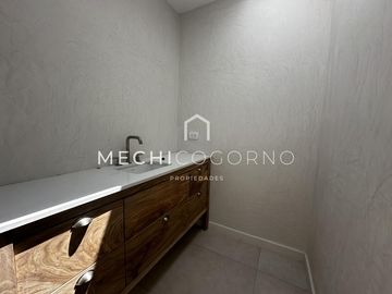 Casa en venta de 4 dormitorios en Santa Ana, Villa Nueva