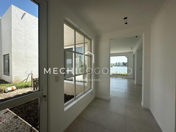 Casa en venta de 4 dormitorios en Santa Ana, Villa Nueva