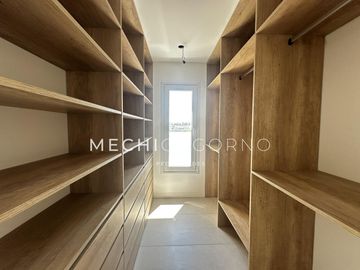 Casa en venta de 4 dormitorios en Santa Ana, Villa Nueva