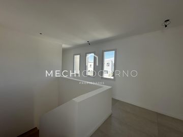 Casa en venta de 4 dormitorios en Santa Ana, Villa Nueva