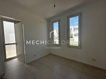 Casa en venta de 4 dormitorios en Santa Ana, Villa Nueva