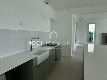 Casa en venta de 4 dormitorios en Santa Ana, Villa Nueva