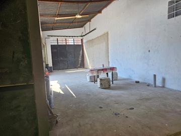 Depósito en venta - 2 Baños - Cocheras - 600Mts2 - Villa Ballester