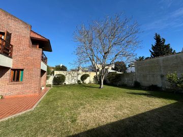 Chalet 7 amb sobre 2 lotes. Parque Luro