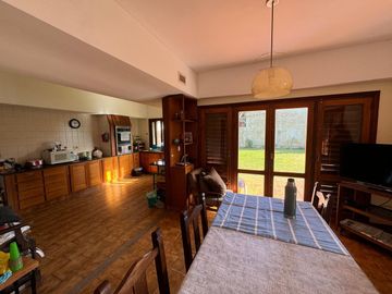 Chalet 7 amb sobre 2 lotes. Parque Luro
