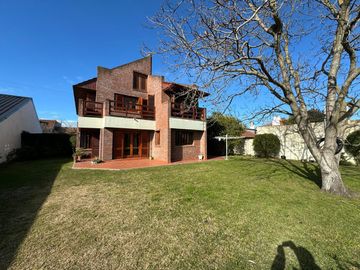 Chalet 7 amb sobre 2 lotes. Parque Luro