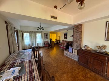 Chalet 7 amb sobre 2 lotes. Parque Luro