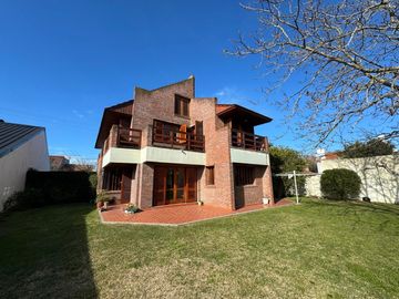 Chalet 7 amb sobre 2 lotes. Parque Luro