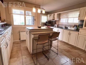 Venta casa 4 ambientes con piscina en Wilde