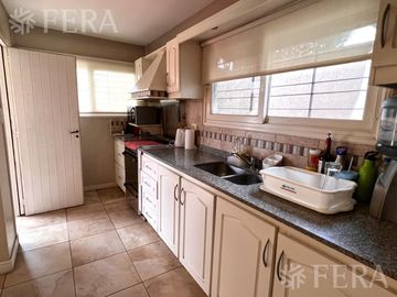 Venta casa 4 ambientes con piscina en Wilde