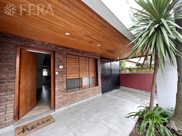 Venta casa 4 ambientes con piscina en Wilde