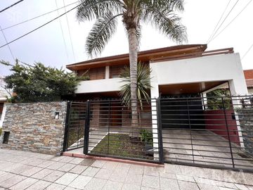 Venta casa 4 ambientes con piscina en Wilde