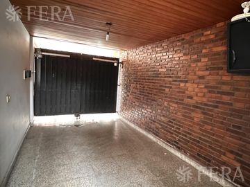 Venta casa 4 ambientes con piscina en Wilde