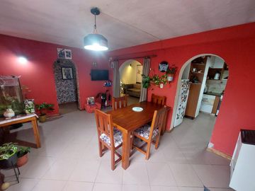 CASA 4 AMB CON GARAJE, PARQUE Y QUINCHO EN Zona Caisamar
