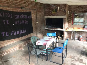 CASA 4 AMB CON GARAJE, PARQUE Y QUINCHO EN Zona Caisamar