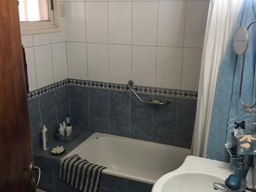 CASA 4 AMB CON GARAJE, PARQUE Y QUINCHO EN Zona Caisamar
