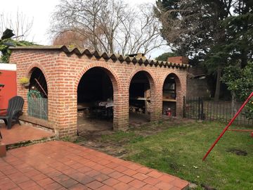 CASA 4 AMB CON GARAJE, PARQUE Y QUINCHO EN Zona Caisamar