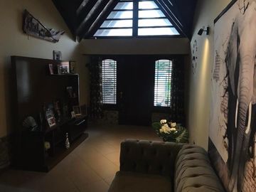 CASA 4 AMB CON GARAJE, PARQUE Y QUINCHO EN Zona Caisamar