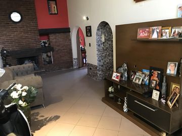 CASA 4 AMB CON GARAJE, PARQUE Y QUINCHO EN Zona Caisamar