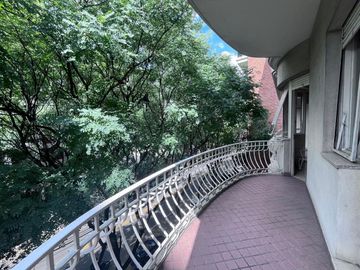 Venta - Departamento - 5 ambientes - Caballito - Frente - 2 cocheras -  Muy luminoso