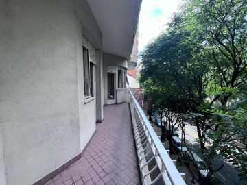 Venta - Departamento - 5 ambientes - Caballito - Frente - 2 cocheras -  Muy luminoso