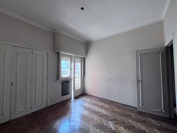 Venta - Departamento - 5 ambientes - Caballito - Frente - 2 cocheras -  Muy luminoso