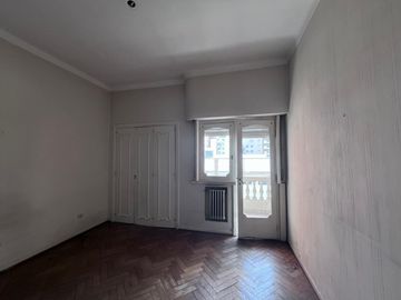 Venta - Departamento - 5 ambientes - Caballito - Frente - 2 cocheras -  Muy luminoso