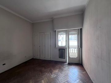 Venta - Departamento - 5 ambientes - Caballito - Frente - 2 cocheras -  Muy luminoso