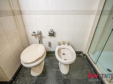 Venta - Departamento - 5 ambientes - Caballito - Frente - 2 cocheras -  Muy luminoso