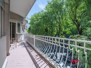 Venta - Departamento - 5 ambientes - Caballito - Frente - 2 cocheras -  Muy luminoso