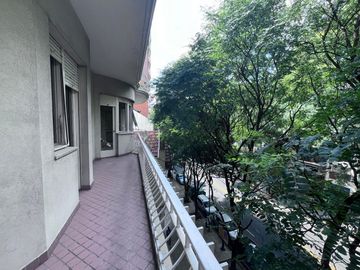 Venta - Departamento - 5 ambientes - Caballito - Frente - 2 cocheras -  Muy luminoso