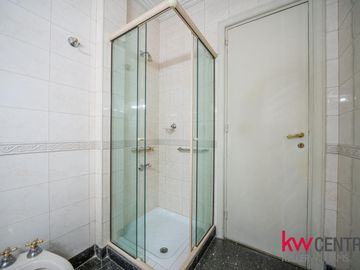 Venta - Departamento - 5 ambientes - Caballito - Frente - 2 cocheras -  Muy luminoso