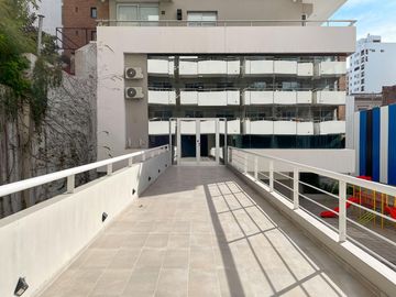 Departamento de 3 dormitorios más comodín, vista al río y amenities