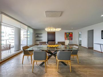 Departamento de 3 dormitorios más comodín, vista al río y amenities