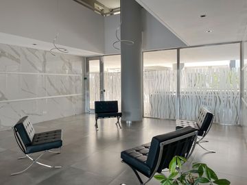 Departamento de 3 dormitorios más comodín, vista al río y amenities