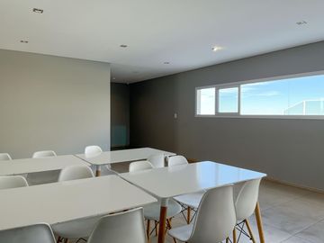 Departamento de 3 dormitorios más comodín, vista al río y amenities