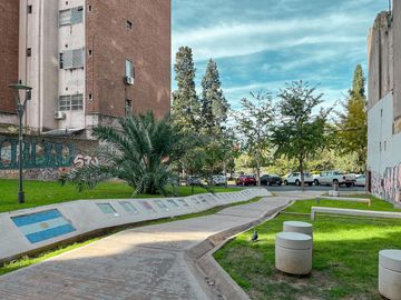 Departamento de 3 dormitorios más comodín, vista al río y amenities