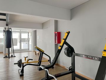 Departamento de 3 dormitorios más comodín, vista al río y amenities