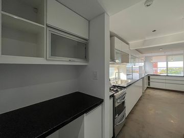 Departamento de 3 dormitorios más comodín, vista al río y amenities