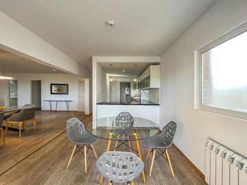Departamento de 3 dormitorios más comodín, vista al río y amenities