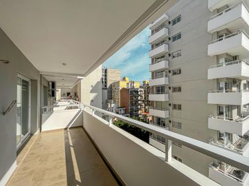 Departamento de 3 dormitorios más comodín, vista al río y amenities